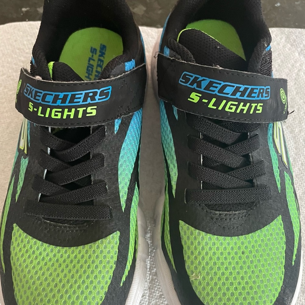 BIG BOYS size 3.5 Sketchers athletic shoes